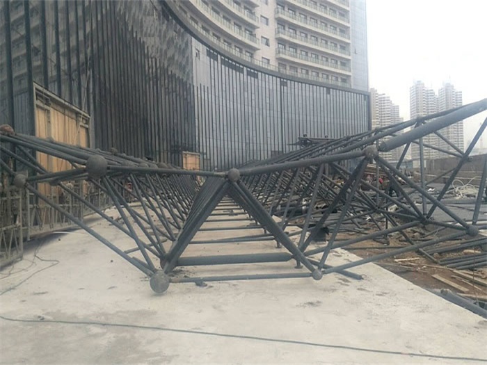 阿尔山万豪酒店雨棚网架